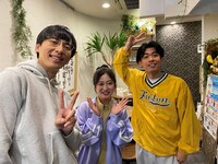 左からカベポスター永見、川上千尋、カベポスター浜田。(c)カンテレ