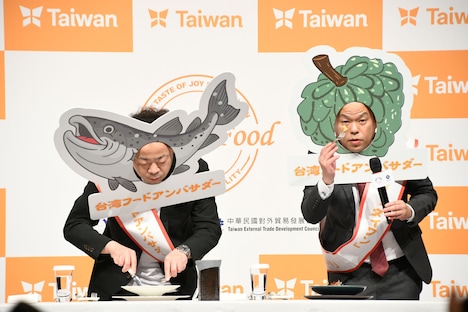 食レポに挑戦するダイアン。