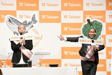 台湾フードのおいしさをアピールするダイアン。