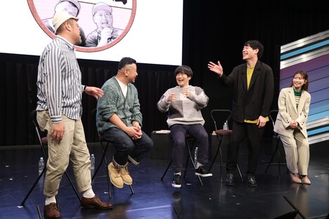 公開収録のトークの様子。