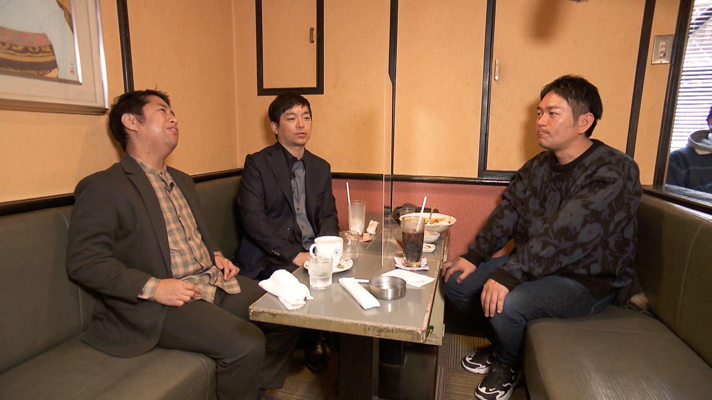 ウエストランドとスーパーマラドーナ武智（右）。(c)ABCテレビ