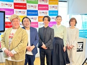 左からビスケットブラザーズと、新番組「SMASH(ING) FRIDAY」 を担当する桜井雅斗、新番組「intense!」DJを務める中島静香、三浦茉莉。