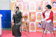 「かい～の」が誕生した瞬間を再現する間寛平。