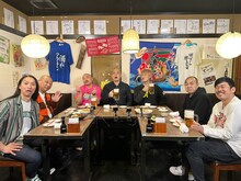 「藤井健太郎プロデュース『大脱出』被害者の会 第5話配信直前スペシャル」に出演する（左から）トム・ブラウン、安田大サーカス・クロちゃん、みなみかわ、お見送り芸人しんいち、きしたかの高野、岡野陽一。