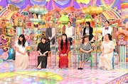「女性役やってる芸人」の(前列左から)チュートリアル徳井、空気階段・水川かたまり、男性ブランコ平井、コットンきょん、マンボウやしろ、(後列左から)レインボー池田、かが屋・賀屋、GAGひろゆき、ジェラードンかみちぃ。(c)テレビ朝日