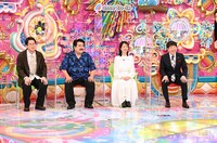 左から、男性ブランコ浦井、空気階段・鈴木もぐら、川田裕美、蛍原徹。(c)テレビ朝日