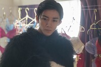 「犬、回転して、逃げる」のワンシーン。