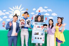 左からミルクボーイ駒場、カベポスター、関根麻里、上原りさ。(c)読売テレビ