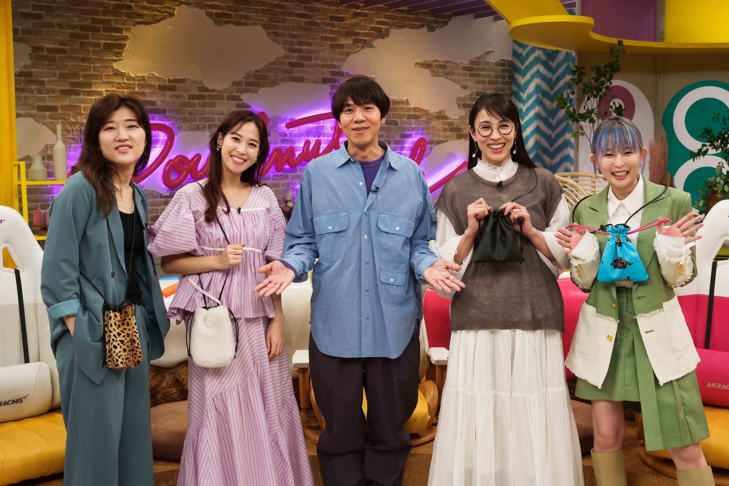「ドーナツトーク」に出演する（左から）ヒコロヒー、鷲見玲奈、ロッチ・コカド、水野美紀、PORIN。(c)CBC