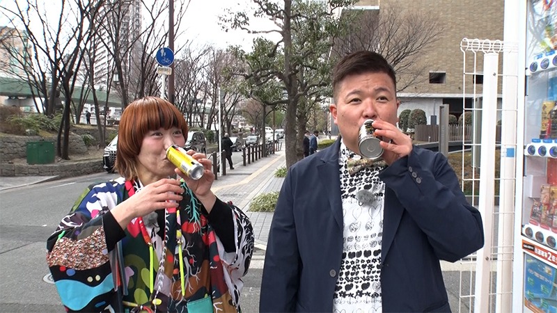 左から女と男・ワダちゃん、ミサイルマン西代。(c)BS12