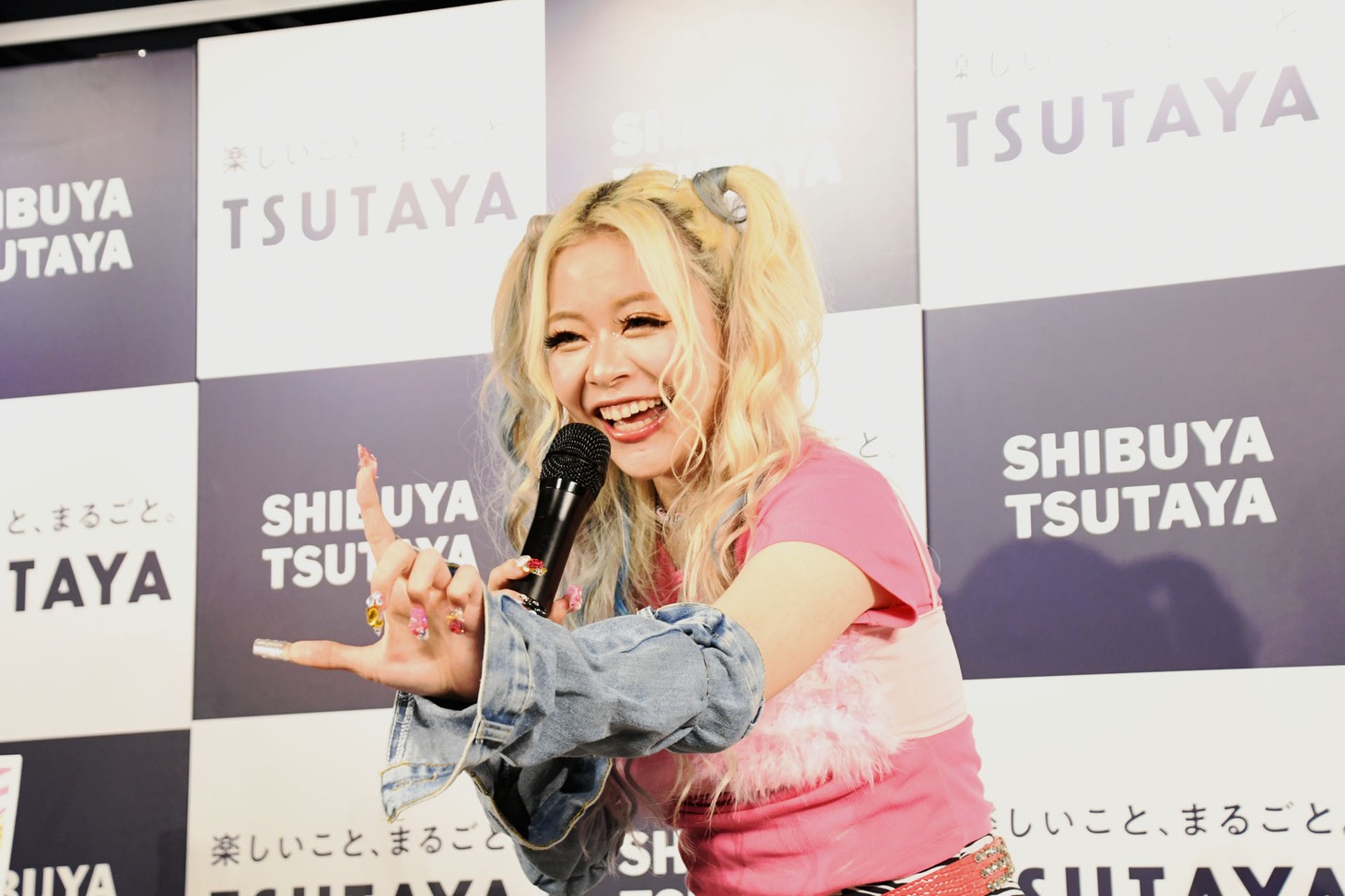ギャルの最高なところについて「ノリと勢いなところ！」と付け足すエルフ荒川。