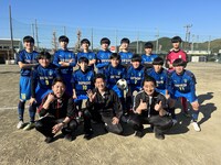ジャングルポケットと島田商業高校サッカー部。(c)静岡放送