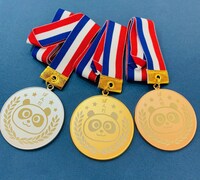 「大喜利コンテスト」の優秀者に贈られるぱんだメダル。