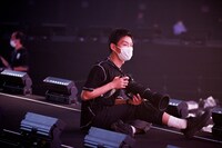 ライブを撮影するかが屋・加賀。