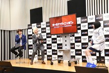 ヘッドドレスを取ったあの（右）と三四郎。