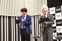 長いノリツッコミをお見舞いする三四郎・小宮（左）。