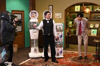 「メッセンジャー黒田とオズワルドのイマドキ普通やでニュース」のワンシーン。 (c)読売テレビ