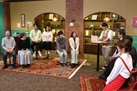 「メッセンジャー黒田とオズワルドのイマドキ普通やでニュース」のワンシーン。(c)読売テレビ