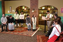 「メッセンジャー黒田とオズワルドのイマドキ普通やでニュース」のワンシーン。(c)読売テレビ