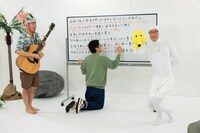 歌の民・トニーフランク（左）。