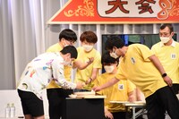 寿司ネタの中に玉子が見つからない場面。