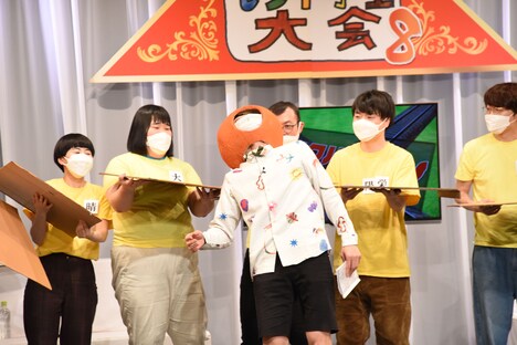 レーンを繋いでボール（もう中学生）を転がす一同。