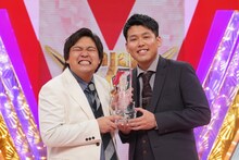 ダブルヒガシ。左から大東翔生、東良介。(c)読売テレビ