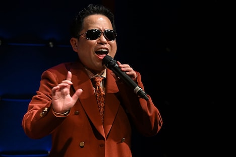 鈴木雅之に扮するダイアン津田。