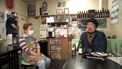 シャンプーハット恋さん（右）の相席旅の様子。(c)ABCテレビ