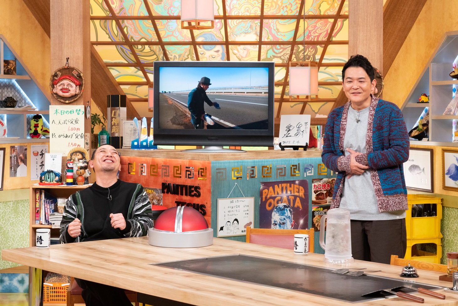 恋さんのVTRと千鳥。 (c)ABCテレビ