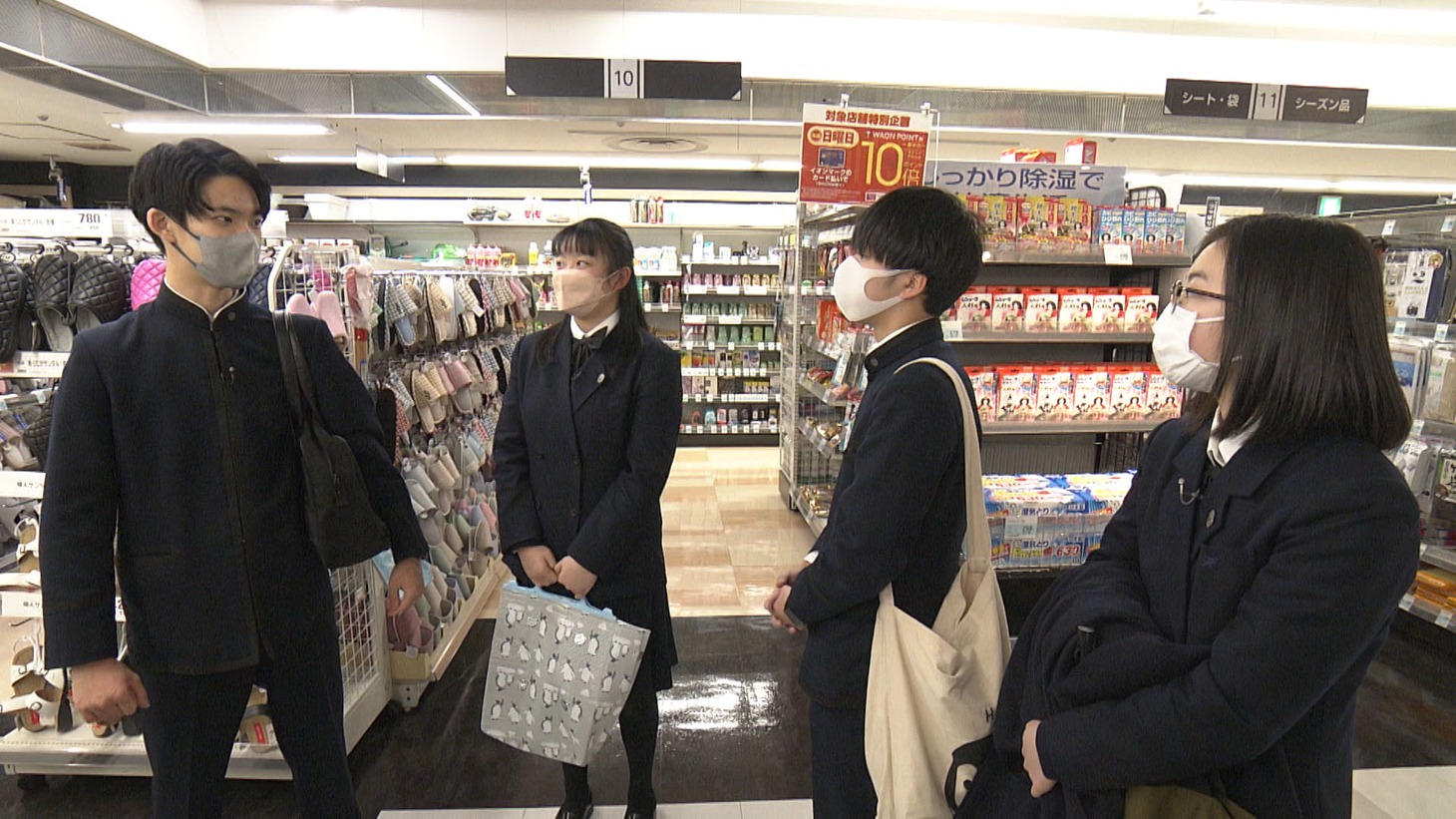 ミッションに挑む高校生たち。(c)NHK