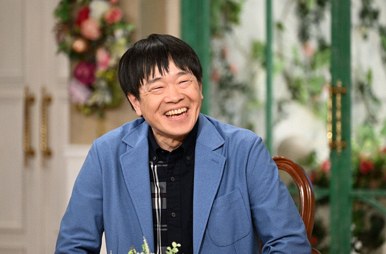 「徹子の部屋」に出演する蛍原徹。(c)テレビ朝日