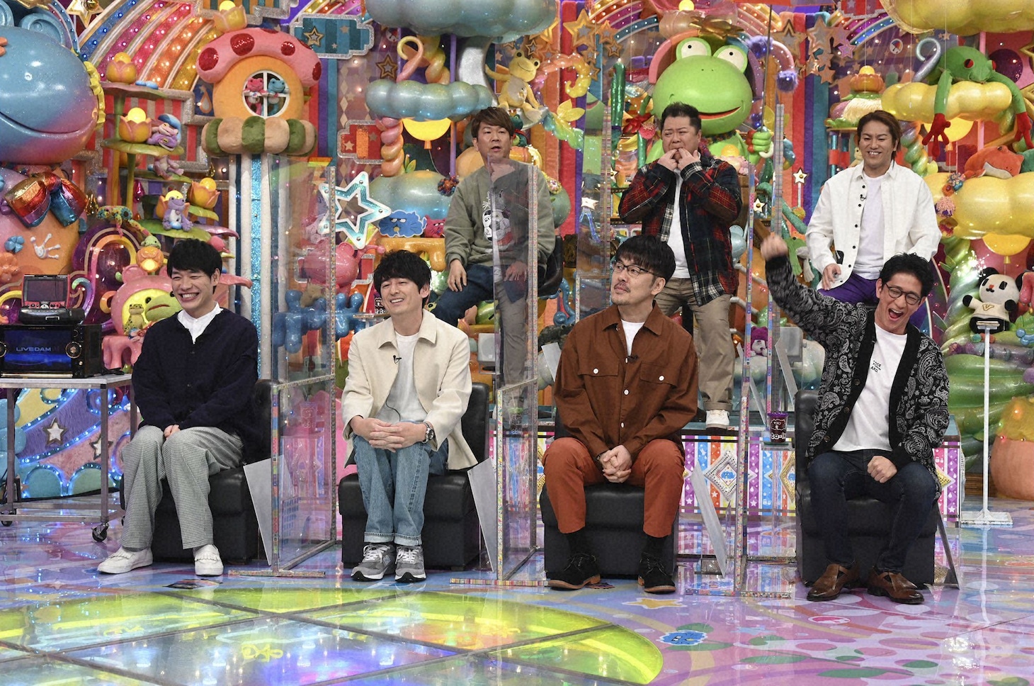 「アメトーーク！」に出演する「カラオケ大好きおじさん」の芸人たち。(c)テレビ朝日