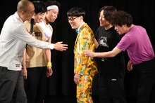 突如、衣装がボロボロであることを指摘されるいち・もく・さん・くぼた。「追い剥ぎに遭ったのではないか」と心配する声も上がった。