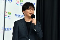 土屋礼央。「電線愛好家」の石山蓮華との電線トークが会見内で白熱していた。