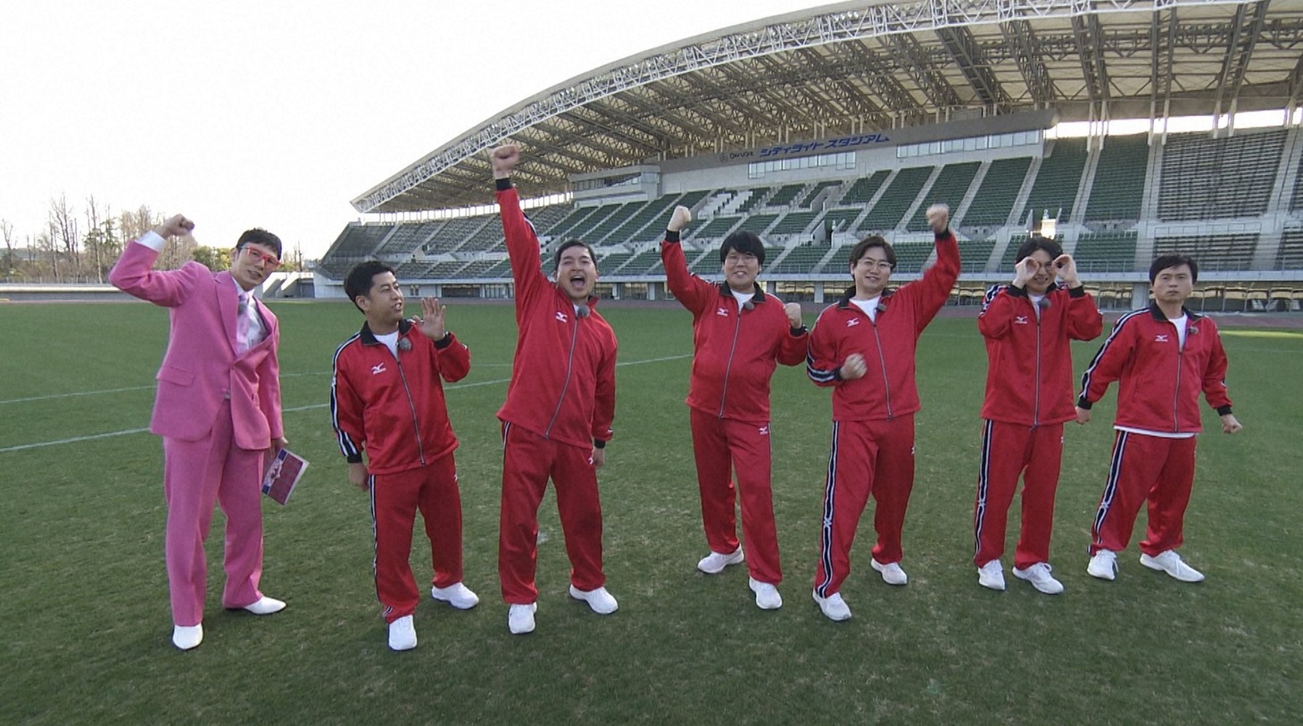 「VSウエストランド」に出演する岡山芸人たち。左から、浅越ゴエ、ウエストランド、蛙亭・中野、東京ホテイソンたける、空気階段・水川かたまり、次長課長・河本。(c)ABCテレビ