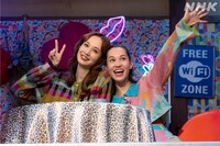 「姉妹部屋」の住人・水原佑果（左）と水原希子（右）。