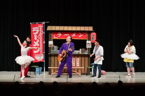 吉本新喜劇バレエバージョンの様子。（写真：吉本興業提供）