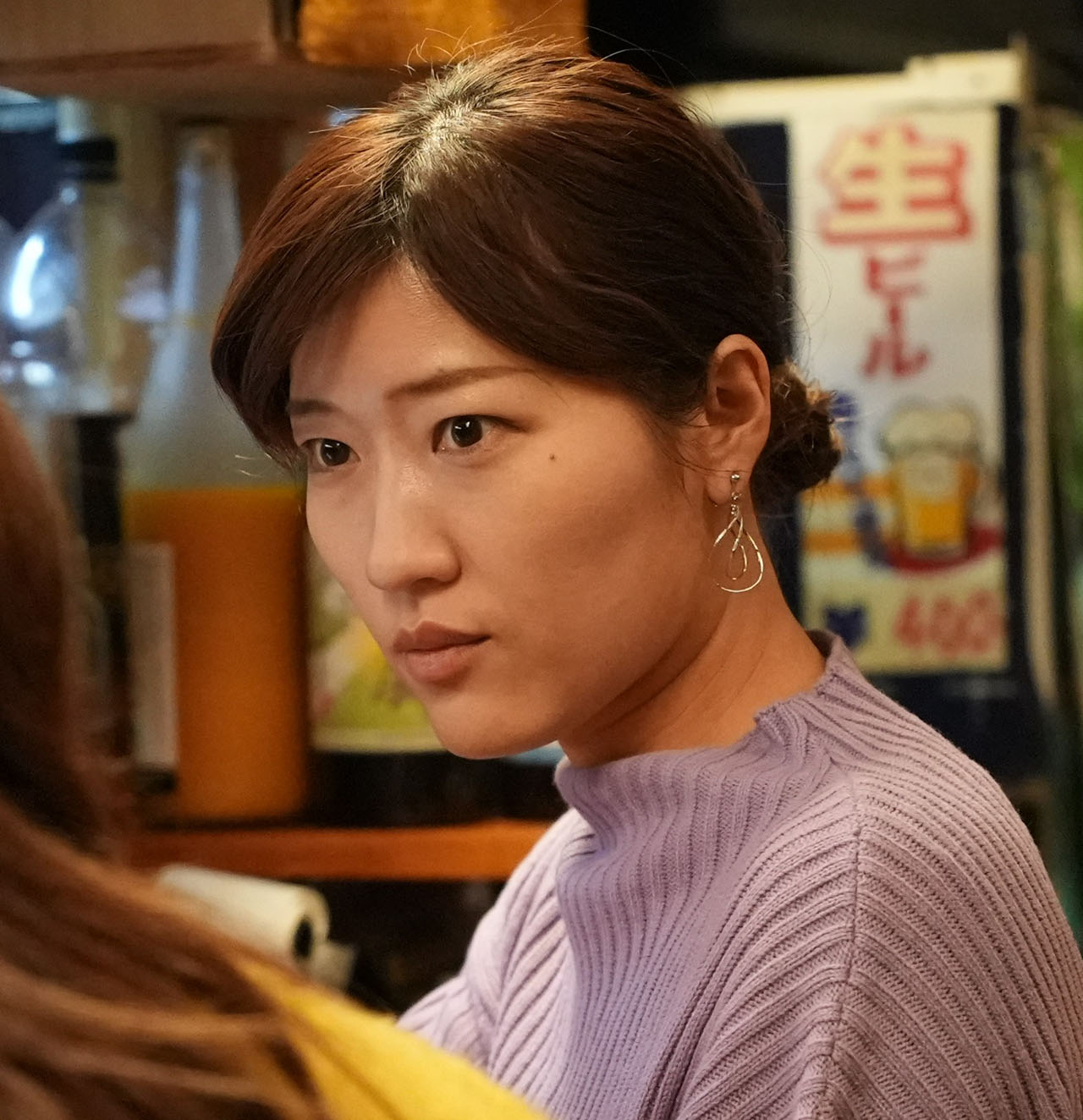 ヒコロヒー演じる若松奈緒。