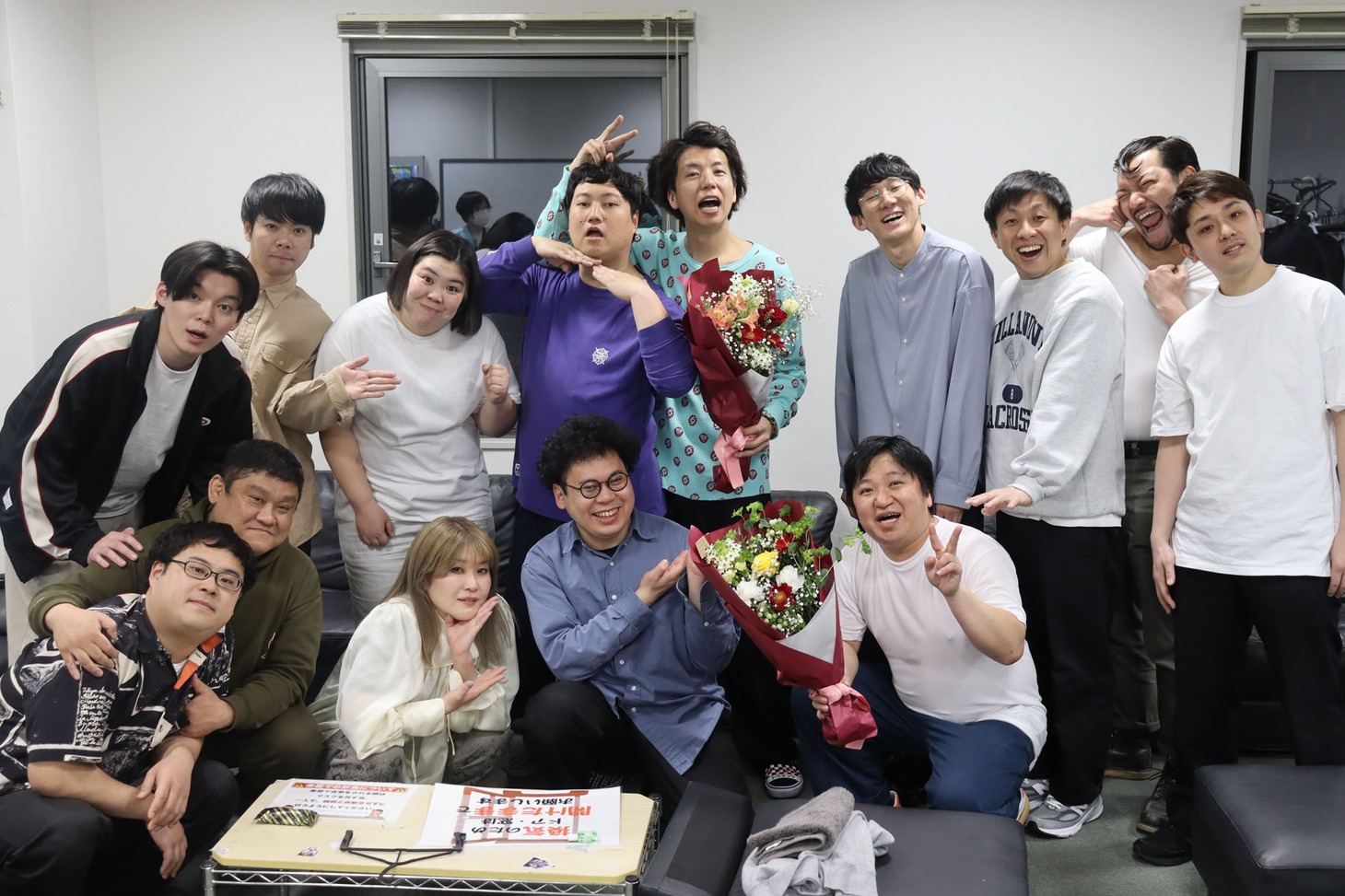 「初期のニッポンの社長」終演後の出演者たち。
