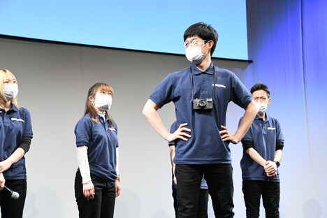 会見にて、「ちびまる子ちゃん」の登場キャラクター・たまちゃんのお父さんのモノマネを披露するデレク。