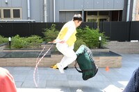 芸を披露するビコーン！。