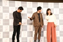 坂本一樹社長とのただならぬ関係を匂わせるコットンきょん（右）。