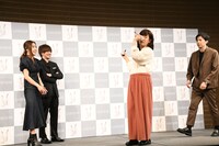 「シワのない私が好き」ではなく、「シワのある動物、ゾウ」と言って決めポーズをとるコットンきょん。