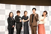 左からルクセア広報担当の坂内真友氏、CM出演が決定した川瀬翔、南美沙と、PR大使のコットン。