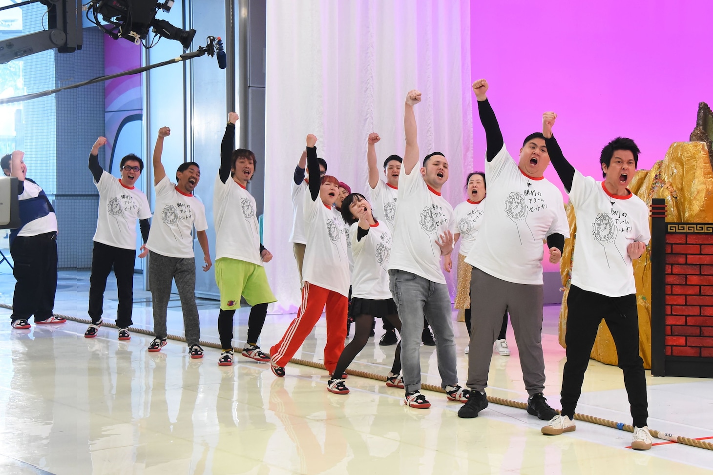 「かまいたちの机上の空論城」のワンシーン。(c)カンテレ