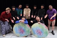 「ロングコートダディじる」終演後のロングコートダディ、ビスケットブラザーズ、うただ、cacao。