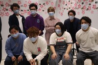 終演後に行われた卒業メンバーによる生配信の様子。