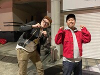 飯塚大悟（左）とウエストランド井口（右）。