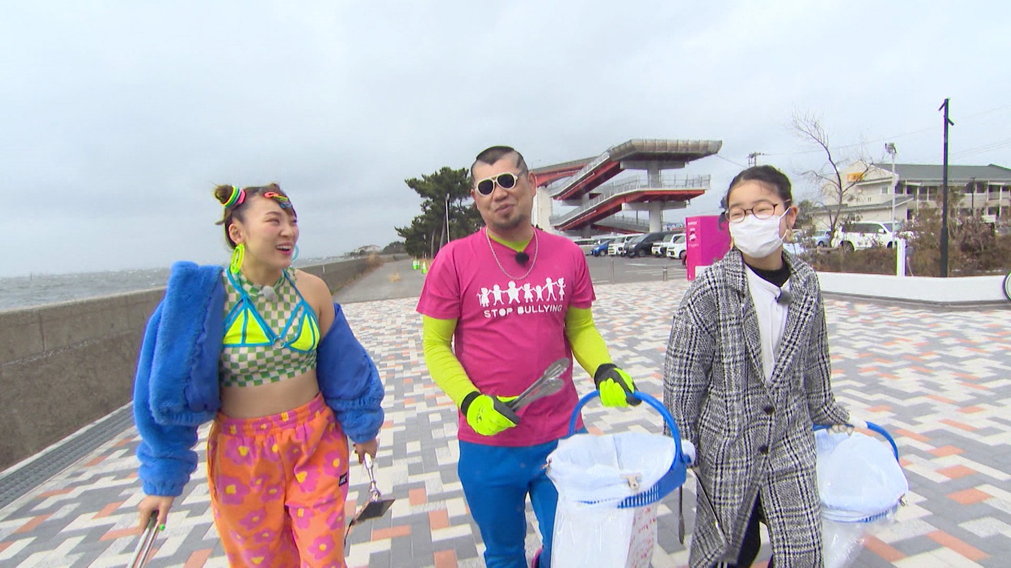 フワちゃん（左端） (c)ABCテレビ